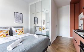 Nowoczesne I Stylowe Studia Very Berry W Poznaniu By Noclegi Renters